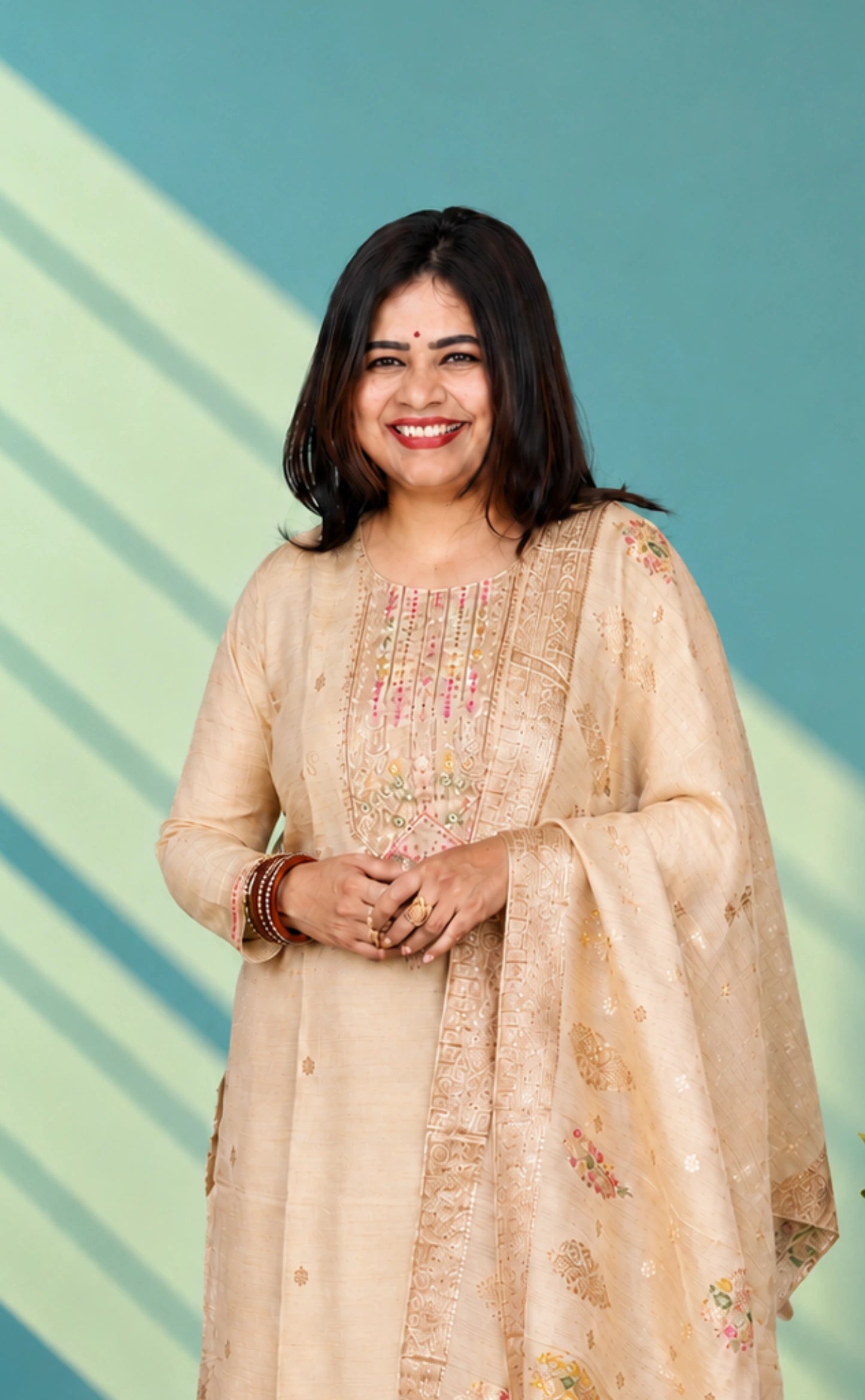 Mul tissue suit set with hand embroidery - Golden cream