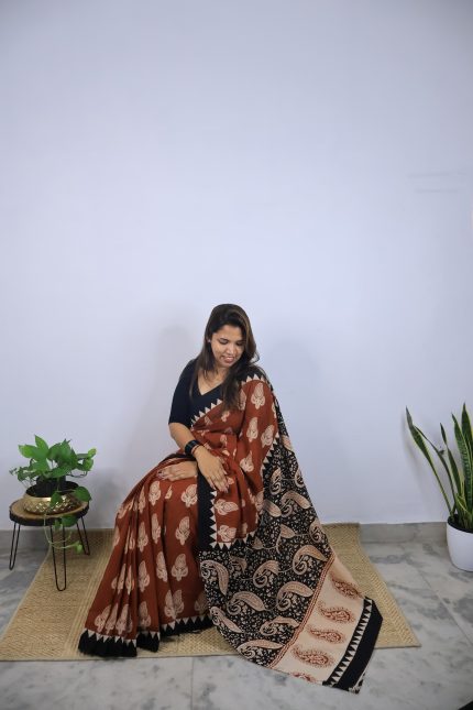 Brick-Red Off-White & Black Jaipuri Kahani Saree